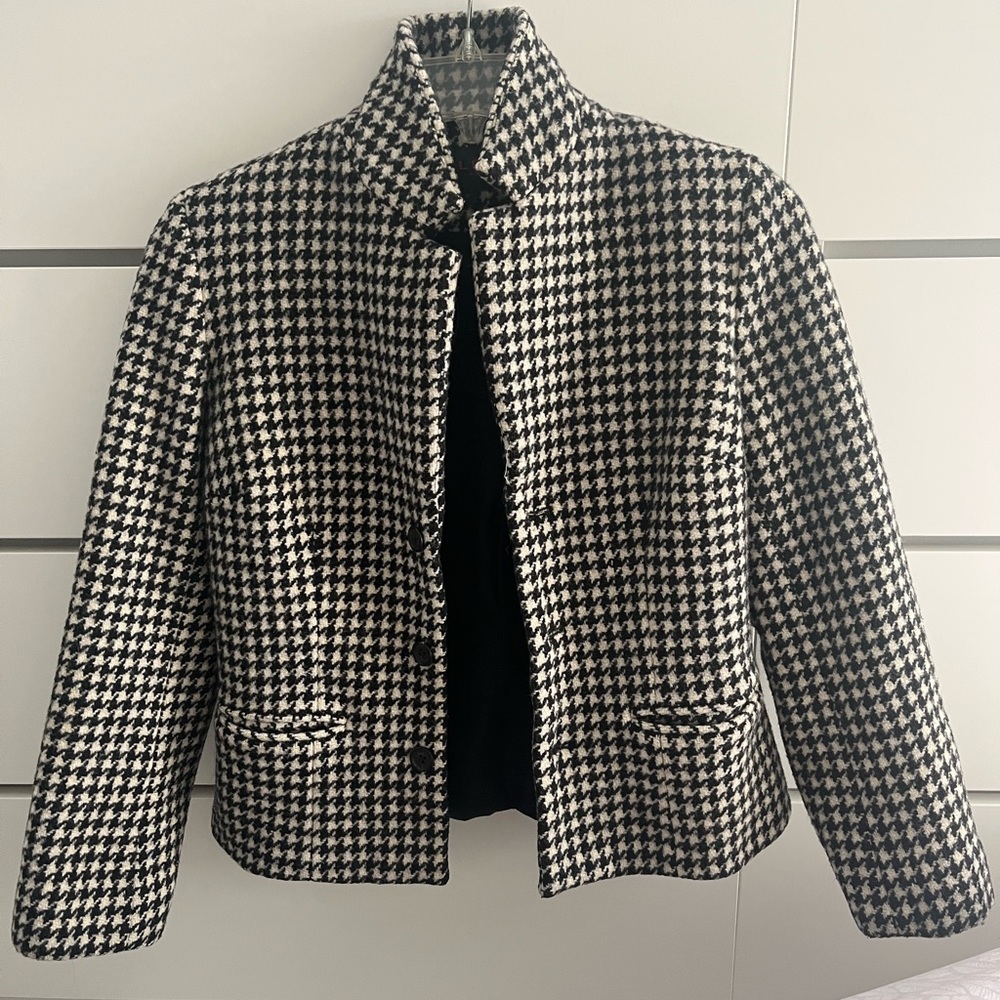 Ralph Lauren Coat. Fits to hip length.100% wool outside, two functional pockets